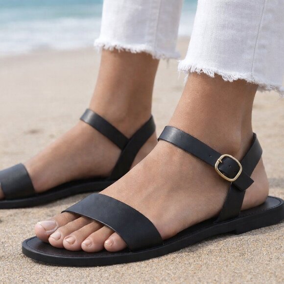 Steve Madden Shoes - Steve Madden flat sandals in black leather